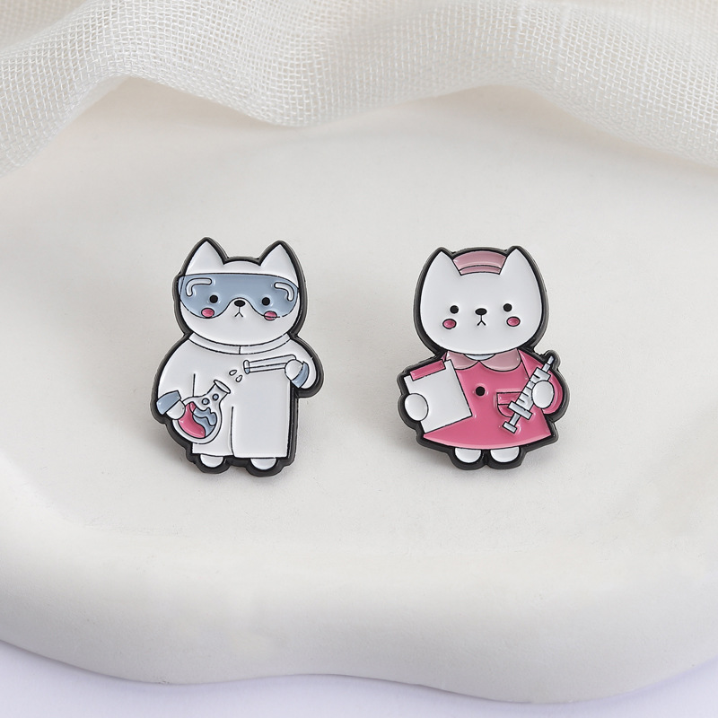Broche esmaltado de gato médic - Medical Lab Supplies reseña y precio