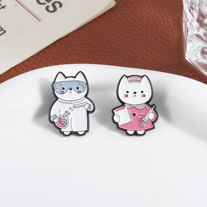 Broche esmaltado de gato médic - Medical Lab Supplies reseña y precio